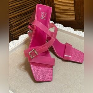 NY&C Pink Lucite Single Band Ankle Strap Faux Alligator Print Sandals. NWout Box